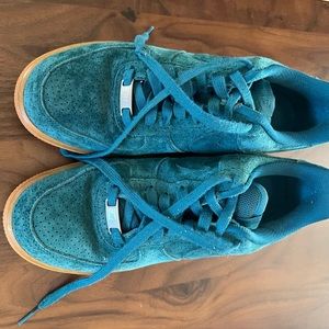 Nike Air Force 1 Low Suede Size 9. Great condition-only worn a couple times.
